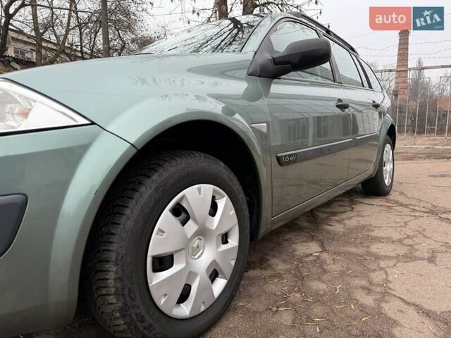 Зеленый Рено Меган, объемом двигателя 1.6 л и пробегом 158 тыс. км за 4990 $, фото 11 на Automoto.ua