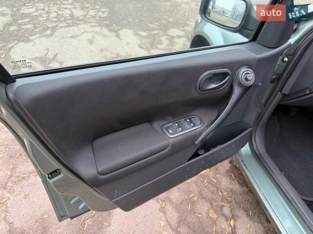 Зеленый Рено Меган, объемом двигателя 1.6 л и пробегом 158 тыс. км за 4990 $, фото 17 на Automoto.ua