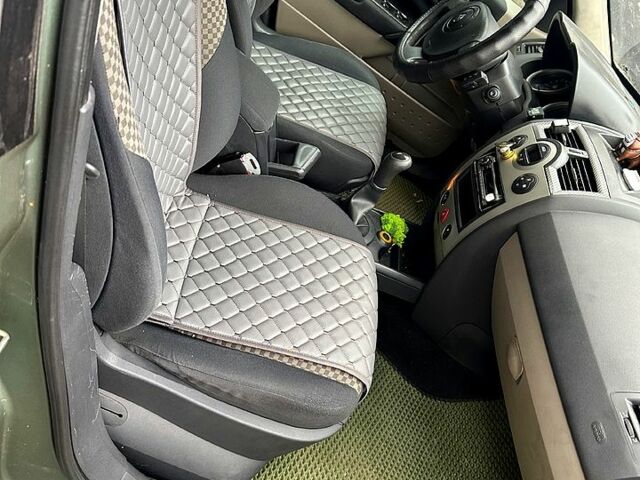 Зеленый Рено Меган, объемом двигателя 1.6 л и пробегом 242 тыс. км за 3700 $, фото 5 на Automoto.ua