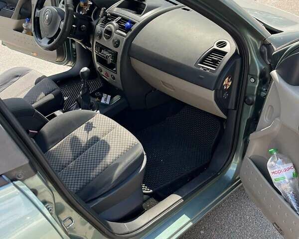 Зелений Рено Меган, об'ємом двигуна 1.87 л та пробігом 323 тис. км за 3599 $, фото 7 на Automoto.ua