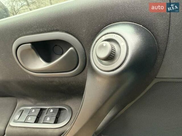 Зеленый Рено Меган, объемом двигателя 1.6 л и пробегом 158 тыс. км за 4990 $, фото 18 на Automoto.ua