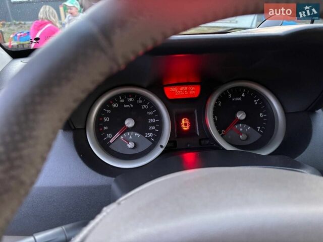 Зеленый Рено Меган, объемом двигателя 1.6 л и пробегом 308 тыс. км за 3600 $, фото 10 на Automoto.ua