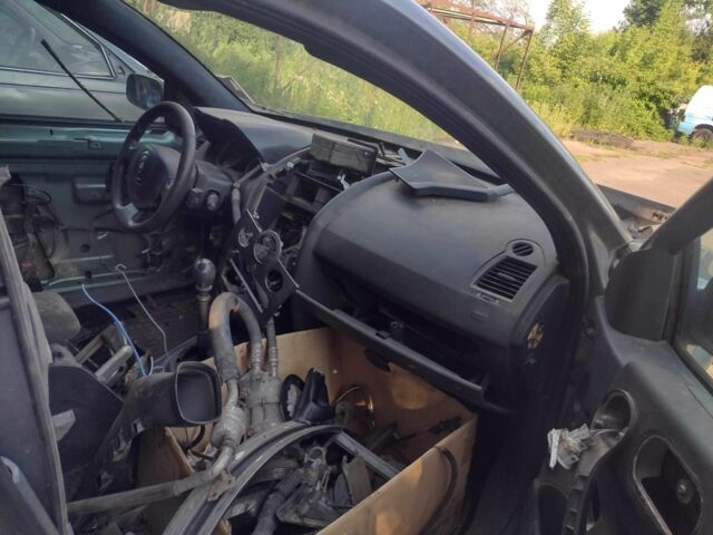 Зелений Рено Меган, об'ємом двигуна 0 л та пробігом 665 тис. км за 309 $, фото 2 на Automoto.ua