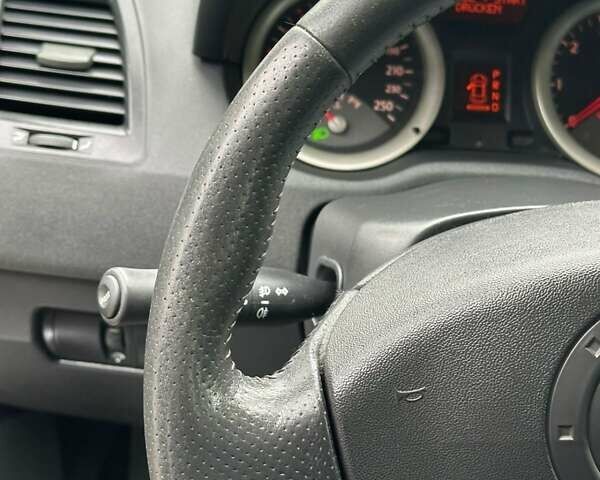 Зеленый Рено Меган, объемом двигателя 2 л и пробегом 200 тыс. км за 4450 $, фото 27 на Automoto.ua