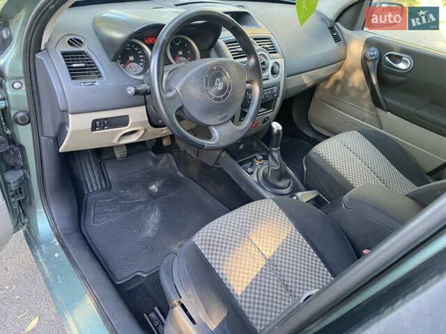 Зеленый Рено Меган, объемом двигателя 1.6 л и пробегом 220 тыс. км за 4300 $, фото 11 на Automoto.ua