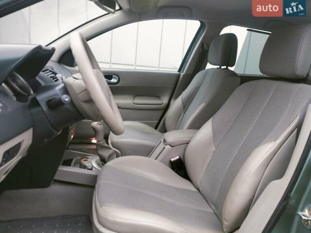 Зелений Рено Меган, об'ємом двигуна 1.6 л та пробігом 203 тис. км за 4000 $, фото 17 на Automoto.ua