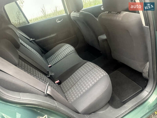 Зеленый Рено Меган, объемом двигателя 1.6 л и пробегом 177 тыс. км за 4399 $, фото 3 на Automoto.ua