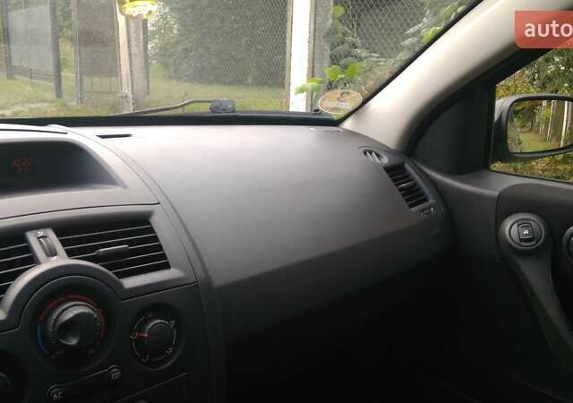 Зеленый Рено Меган, объемом двигателя 1.46 л и пробегом 190 тыс. км за 4400 $, фото 5 на Automoto.ua