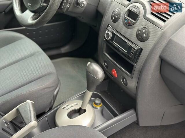 Зелений Рено Меган, об'ємом двигуна 2 л та пробігом 200 тис. км за 4600 $, фото 30 на Automoto.ua