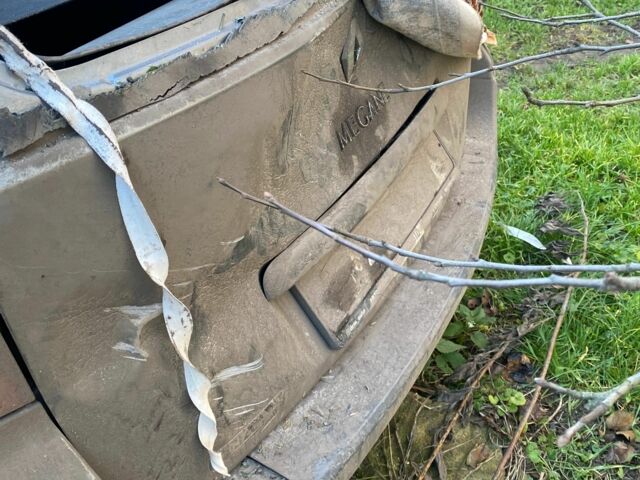 Зелений Рено Меган, об'ємом двигуна 1.5 л та пробігом 300 тис. км за 1774 $, фото 3 на Automoto.ua