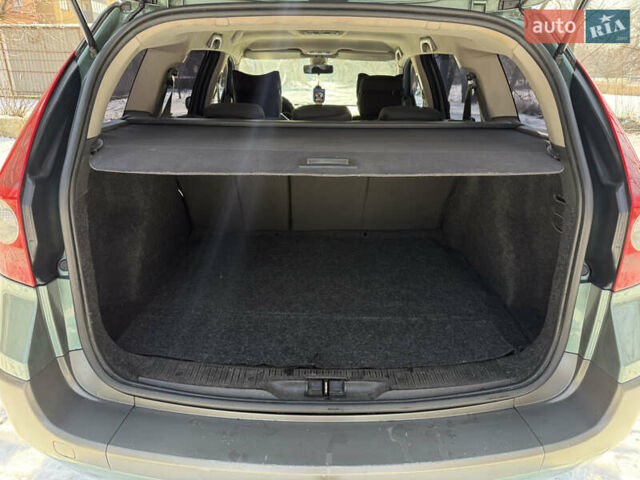 Зеленый Рено Меган, объемом двигателя 1.6 л и пробегом 220 тыс. км за 5500 $, фото 17 на Automoto.ua