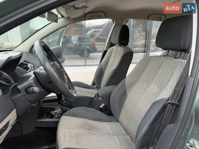 Зеленый Рено Меган, объемом двигателя 1.6 л и пробегом 294 тыс. км за 3850 $, фото 39 на Automoto.ua