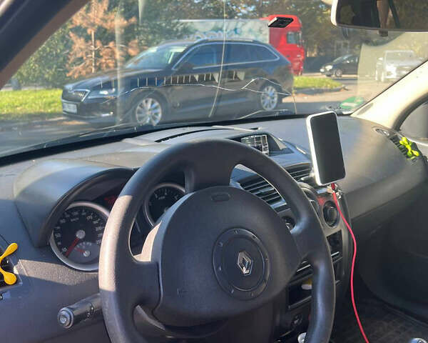 Зеленый Рено Меган, объемом двигателя 1.6 л и пробегом 282 тыс. км за 3000 $, фото 4 на Automoto.ua