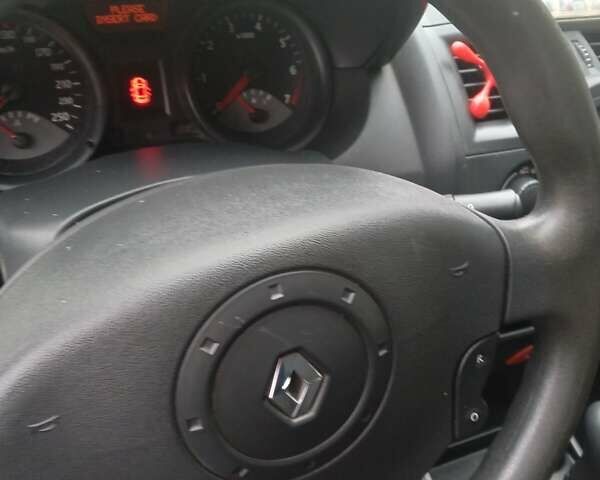 Зеленый Рено Меган, объемом двигателя 1.6 л и пробегом 230 тыс. км за 4400 $, фото 6 на Automoto.ua