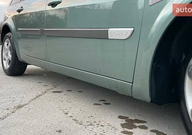 Зеленый Рено Меган, объемом двигателя 1.6 л и пробегом 240 тыс. км за 6100 $, фото 12 на Automoto.ua