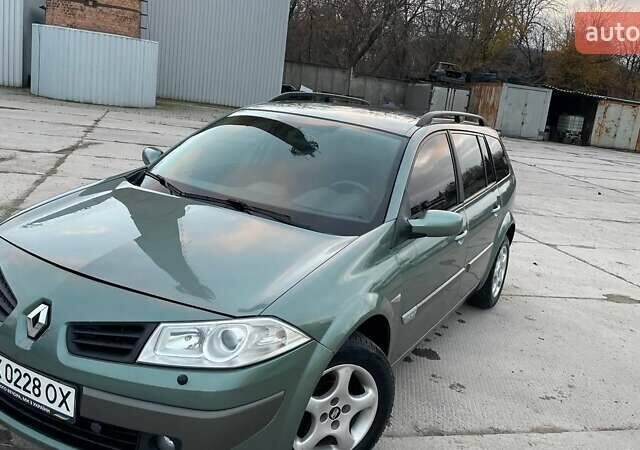 Зеленый Рено Меган, объемом двигателя 1.6 л и пробегом 240 тыс. км за 6100 $, фото 19 на Automoto.ua