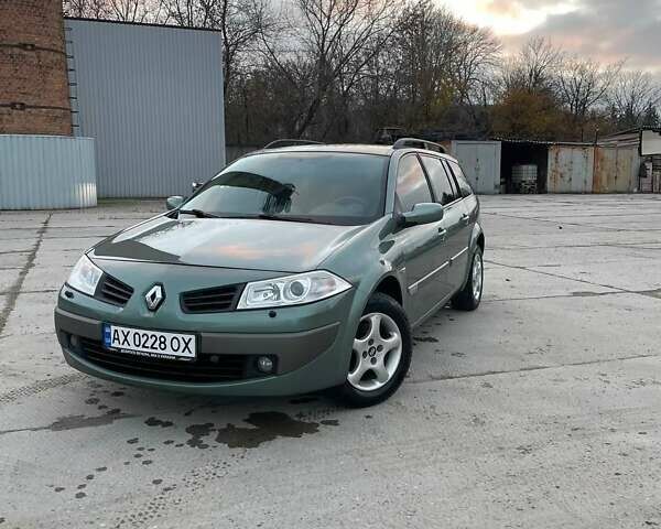 Зеленый Рено Меган, объемом двигателя 1.6 л и пробегом 240 тыс. км за 6100 $, фото 8 на Automoto.ua