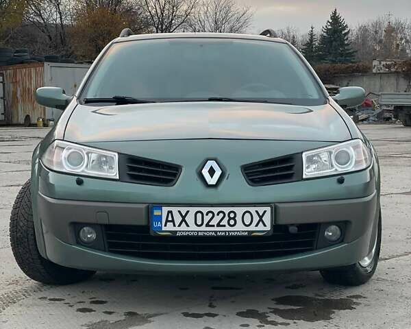Зеленый Рено Меган, объемом двигателя 1.6 л и пробегом 240 тыс. км за 6100 $, фото 16 на Automoto.ua