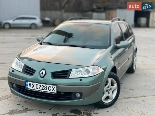 Зеленый Рено Меган, объемом двигателя 1.6 л и пробегом 240 тыс. км за 6100 $, фото 2 на Automoto.ua