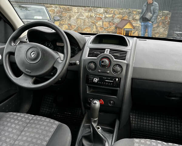 Зеленый Рено Меган, объемом двигателя 1.6 л и пробегом 121 тыс. км за 5700 $, фото 8 на Automoto.ua