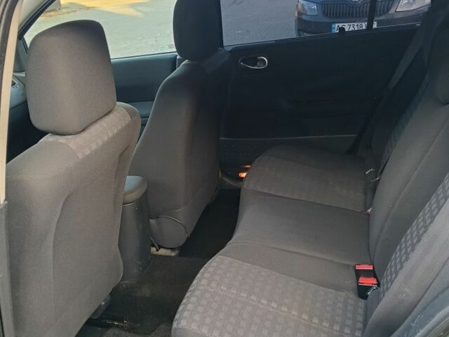 Рено Меган 2007 в Владимир-Волынский на Automoto.ua Зеленый Рено Меган, объемом двигателя 1.6 л и пробегом 232 тыс. км за 4500 $, фото 8 на Automoto.ua