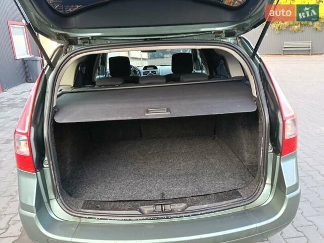 Зеленый Рено Меган, объемом двигателя 1.6 л и пробегом 231 тыс. км за 4500 $, фото 14 на Automoto.ua