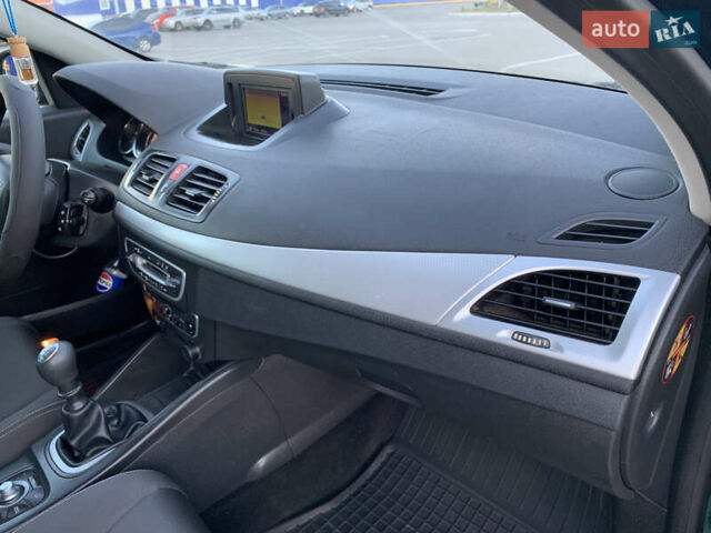 Рено Меган 2009 в Сумах на Automoto.ua Зеленый Рено Меган, объемом двигателя 1.6 л и пробегом 295 тыс. км за 6999 $, фото 17 на Automoto.ua