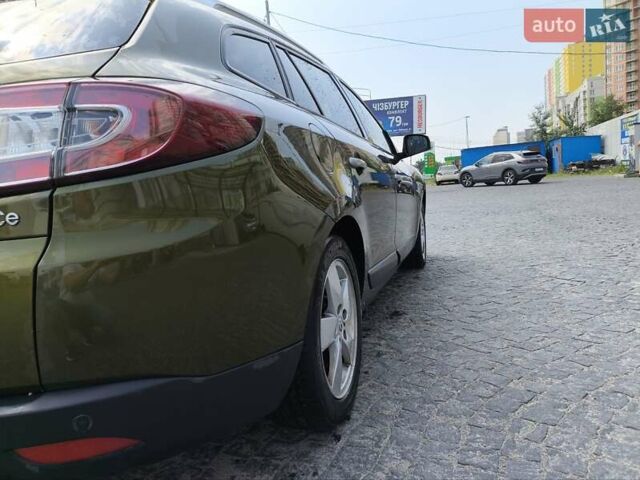 Зеленый Рено Меган, объемом двигателя 1.4 л и пробегом 335 тыс. км за 4800 $, фото 5 на Automoto.ua