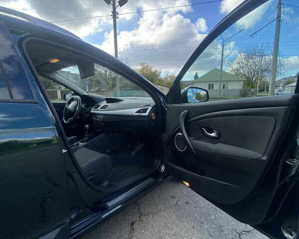 Зелений Рено Меган, об'ємом двигуна 1.6 л та пробігом 205 тис. км за 8700 $, фото 43 на Automoto.ua