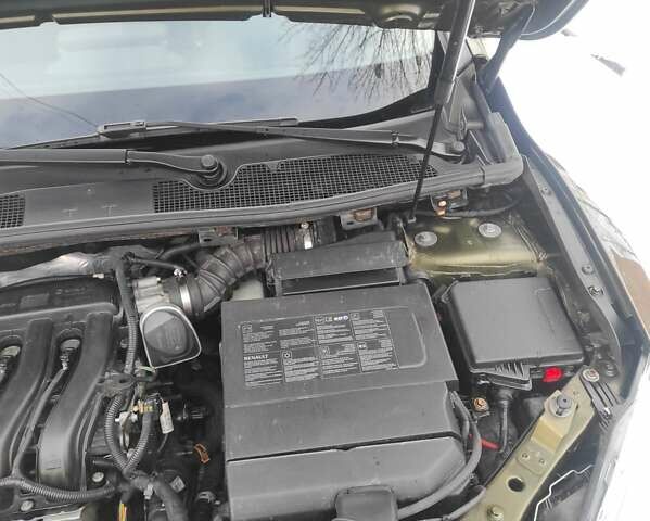 Зеленый Рено Меган, объемом двигателя 1.6 л и пробегом 236 тыс. км за 7300 $, фото 13 на Automoto.ua