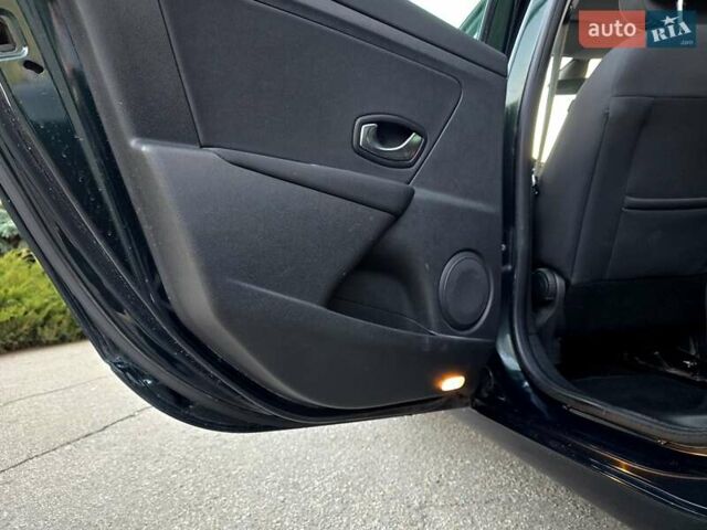 Зеленый Рено Меган, объемом двигателя 1.6 л и пробегом 173 тыс. км за 7400 $, фото 97 на Automoto.ua