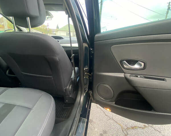 Зелений Рено Меган, об'ємом двигуна 1.6 л та пробігом 205 тис. км за 8700 $, фото 3 на Automoto.ua