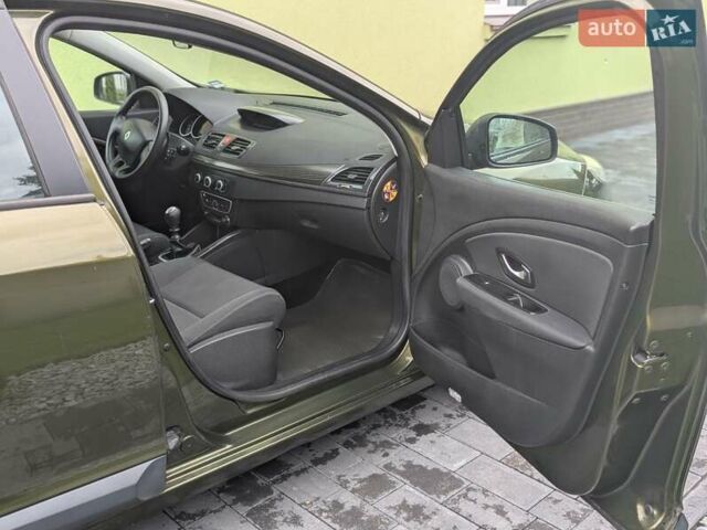 Зеленый Рено Меган, объемом двигателя 1.6 л и пробегом 168 тыс. км за 7300 $, фото 13 на Automoto.ua