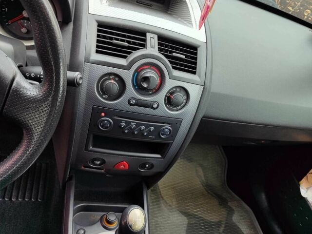 Зелений Рено Меган, об'ємом двигуна 1.6 л та пробігом 234 тис. км за 5100 $, фото 11 на Automoto.ua