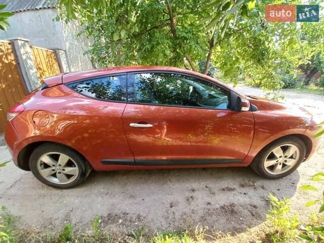 Оранжевый Рено Меган, объемом двигателя 2 л и пробегом 181 тыс. км за 6900 $, фото 1 на Automoto.ua