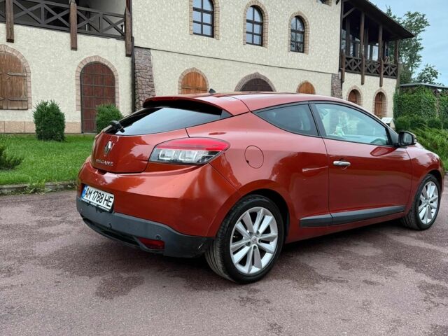 Оранжевый Рено Меган, объемом двигателя 2 л и пробегом 260 тыс. км за 7100 $, фото 1 на Automoto.ua