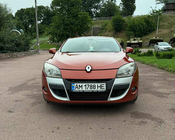 Оранжевый Рено Меган, объемом двигателя 2 л и пробегом 260 тыс. км за 7500 $, фото 8 на Automoto.ua