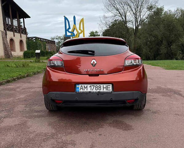 Оранжевый Рено Меган, объемом двигателя 2 л и пробегом 260 тыс. км за 7500 $, фото 3 на Automoto.ua