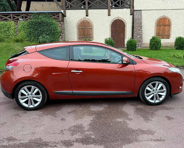 Оранжевый Рено Меган, объемом двигателя 2 л и пробегом 260 тыс. км за 7500 $, фото 2 на Automoto.ua