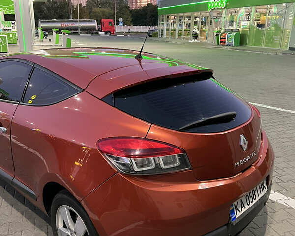 Помаранчевий Рено Меган, об'ємом двигуна 2 л та пробігом 147 тис. км за 7400 $, фото 7 на Automoto.ua