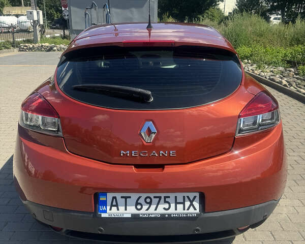 Оранжевый Рено Меган, объемом двигателя 2 л и пробегом 223 тыс. км за 6408 $, фото 3 на Automoto.ua