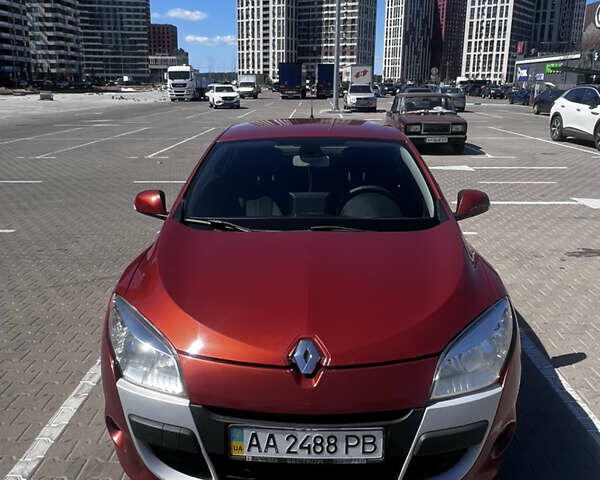 Оранжевый Рено Меган, объемом двигателя 2 л и пробегом 240 тыс. км за 8200 $, фото 2 на Automoto.ua