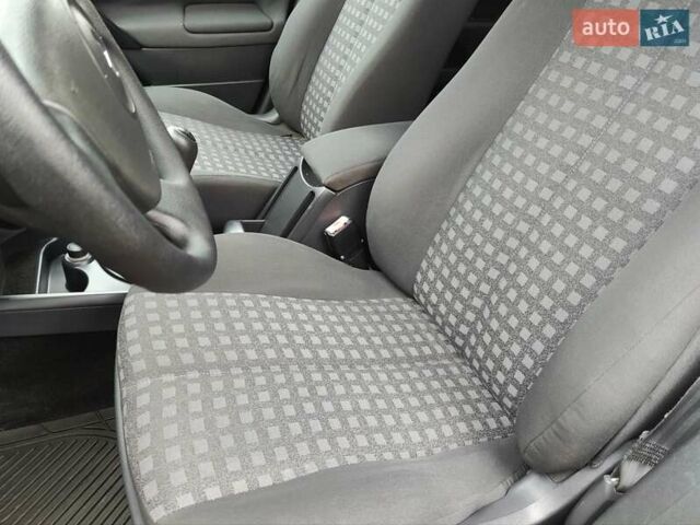 Оранжевый Рено Меган, объемом двигателя 1.6 л и пробегом 163 тыс. км за 5200 $, фото 13 на Automoto.ua