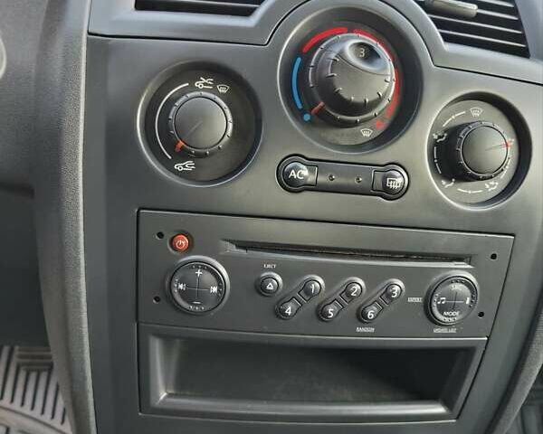 Оранжевый Рено Меган, объемом двигателя 0 л и пробегом 163 тыс. км за 5200 $, фото 29 на Automoto.ua