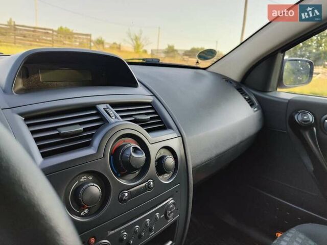 Оранжевый Рено Меган, объемом двигателя 0 л и пробегом 163 тыс. км за 5200 $, фото 33 на Automoto.ua