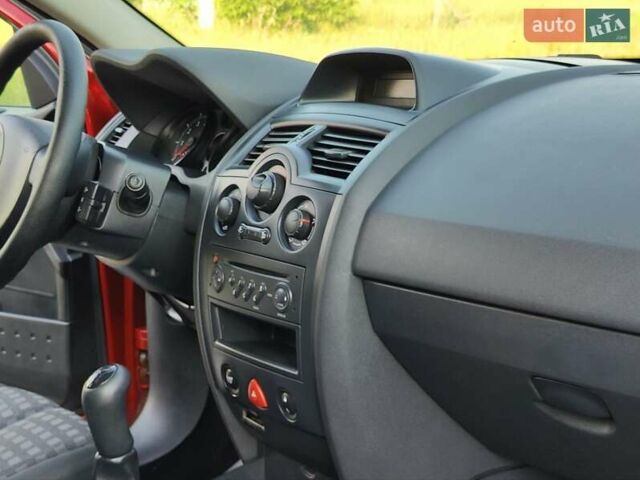 Оранжевый Рено Меган, объемом двигателя 0 л и пробегом 163 тыс. км за 5200 $, фото 42 на Automoto.ua