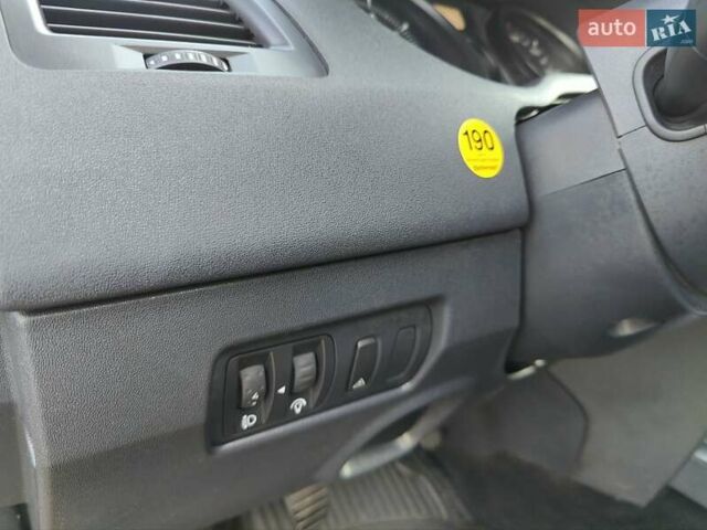 Оранжевый Рено Меган, объемом двигателя 0 л и пробегом 163 тыс. км за 5200 $, фото 26 на Automoto.ua