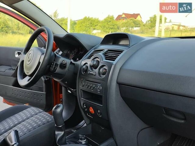 Оранжевый Рено Меган, объемом двигателя 0 л и пробегом 163 тыс. км за 5200 $, фото 41 на Automoto.ua