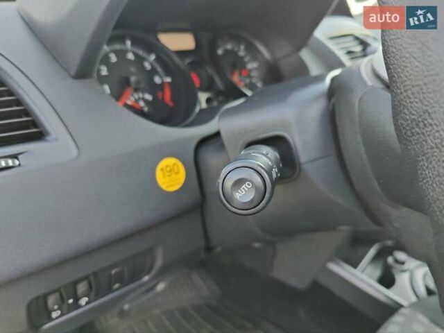 Оранжевый Рено Меган, объемом двигателя 0 л и пробегом 163 тыс. км за 5200 $, фото 24 на Automoto.ua