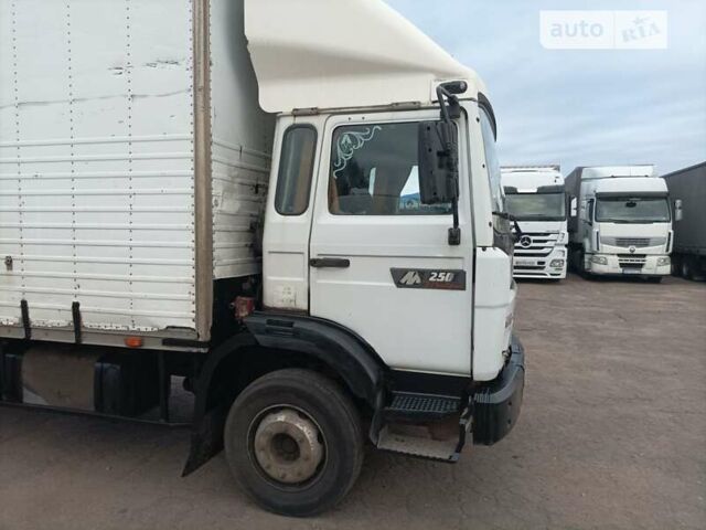 Білий Рено Мідлайнер, об'ємом двигуна 6.2 л та пробігом 150 тис. км за 5400 $, фото 3 на Automoto.ua